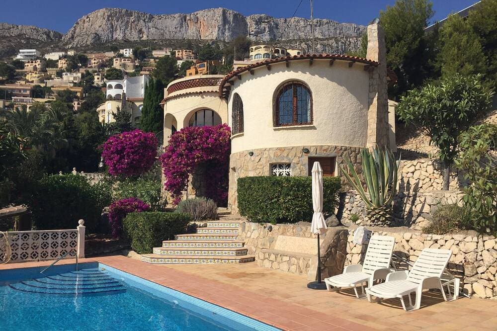 Casa Kurt: Klimatisiertes Ferienhaus mit privatem Pool und Panoramablick 1