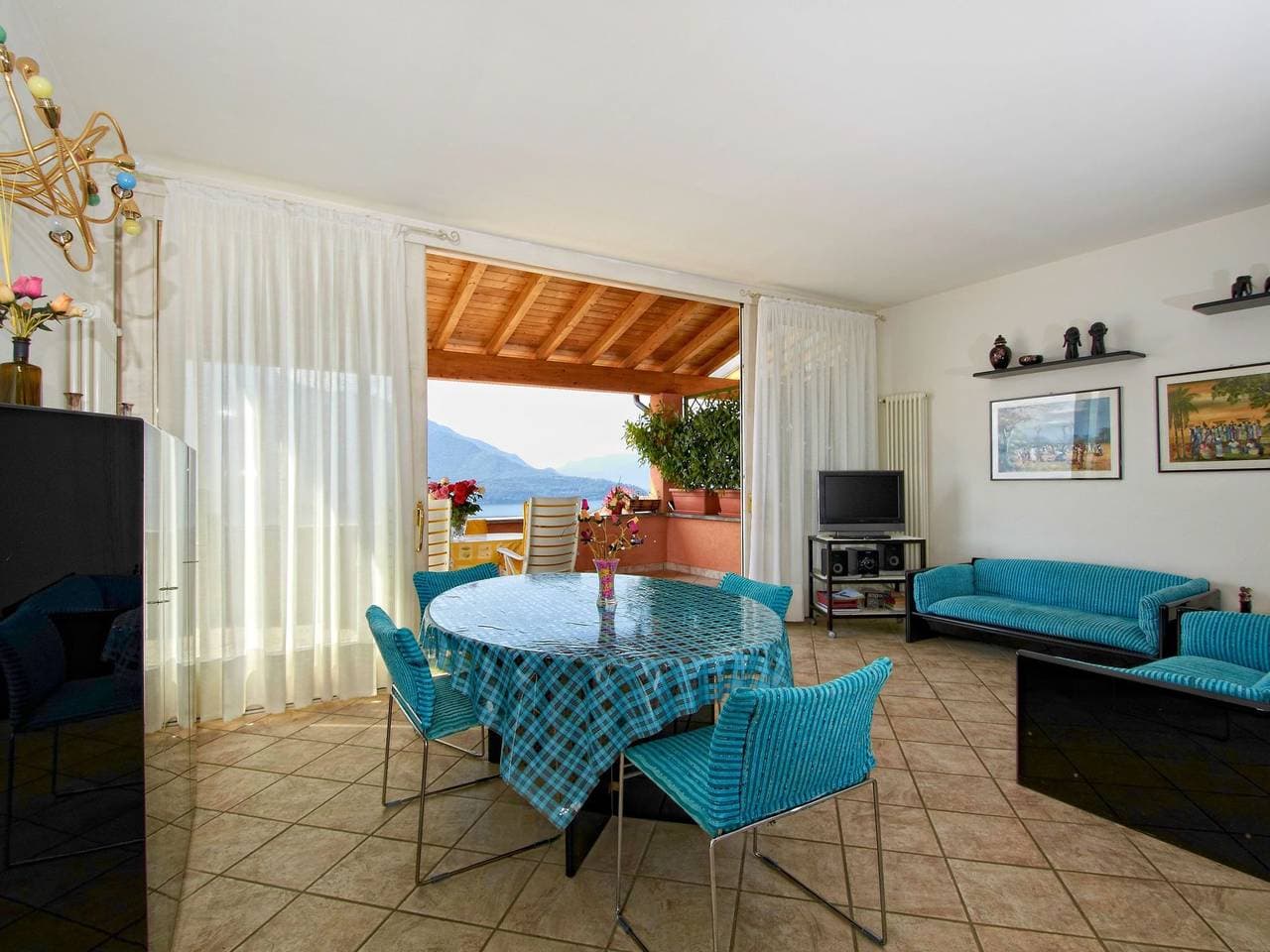 Foto 5 von 21: Türkisfarbenes Haus mit fantastischer Aussicht
