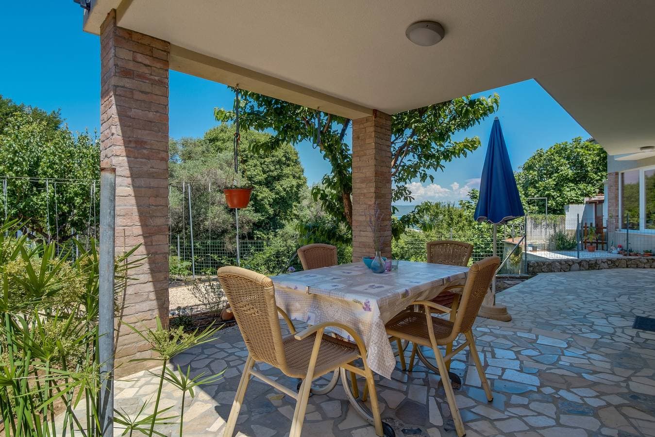 1-Zimmer-Ferienwohnung mit Terrasse Nerezine, Losinj -a 1