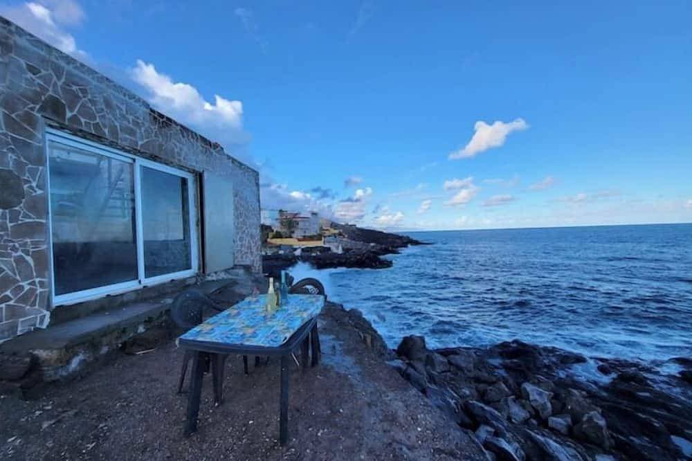 House above the sea. Impressive. 1