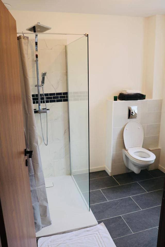 Foto 13 von 21: Double Room with Private Bathroom