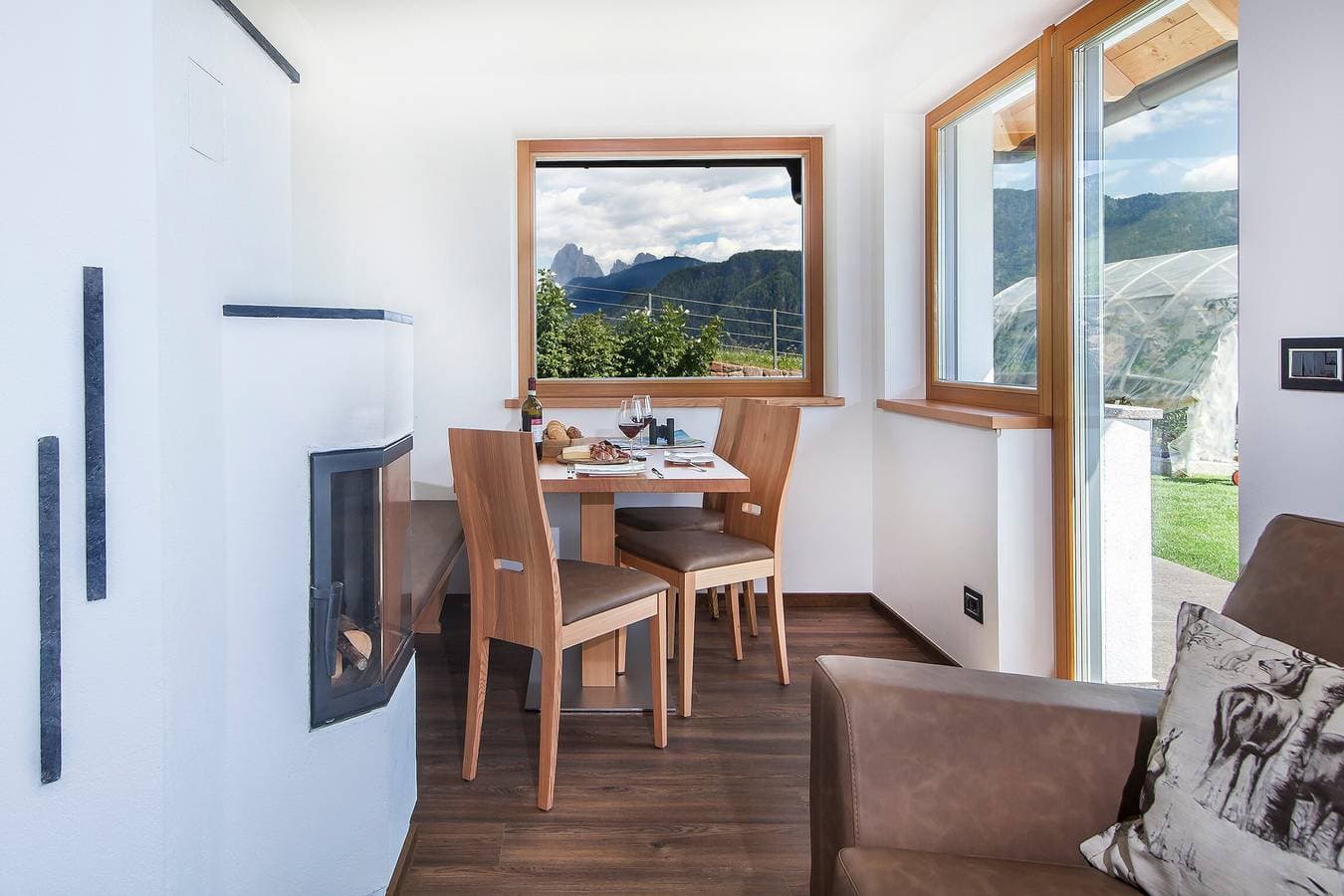 Foto 2 von 12: Ferienwohnung 'Avea App 1-2 Personen' mit Bergblick und Garten