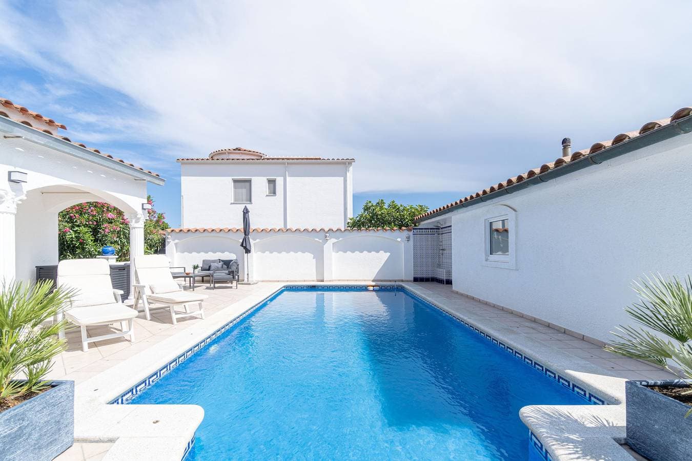 Foto 6 von 40: Erdgeschosshaus mit 3 Schlafzimmern und Pool