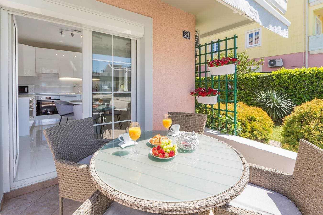 Lichtdurchflutetes Apartment nur 500 Meter zum Strand mit privater Terrasse 1