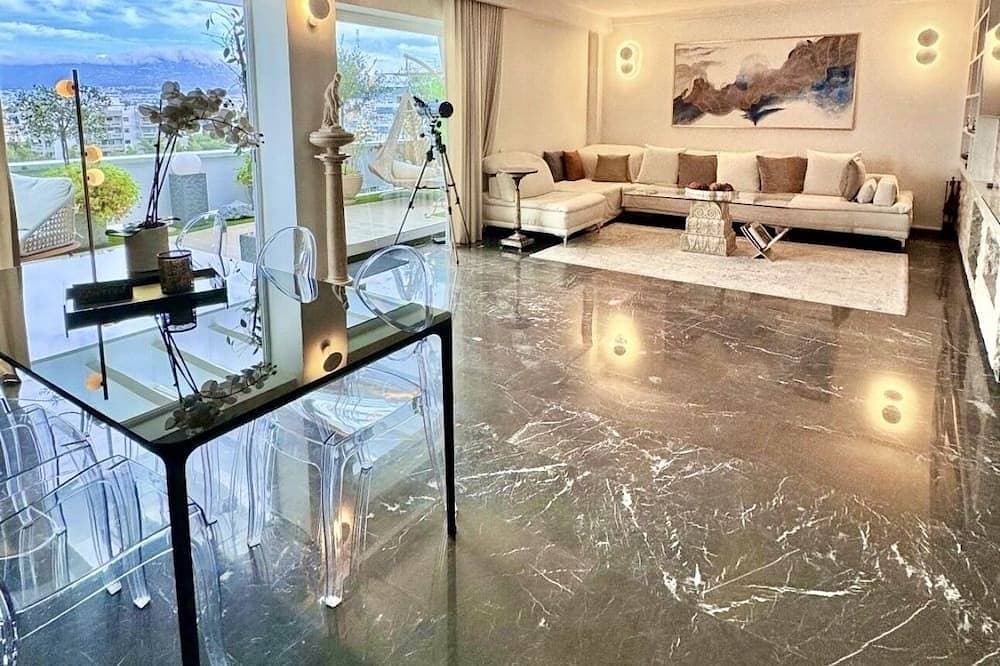 Foto 9 von 30: One 360 Skyline Athens - Penthouse Suite with private Infinity Jacuzzi