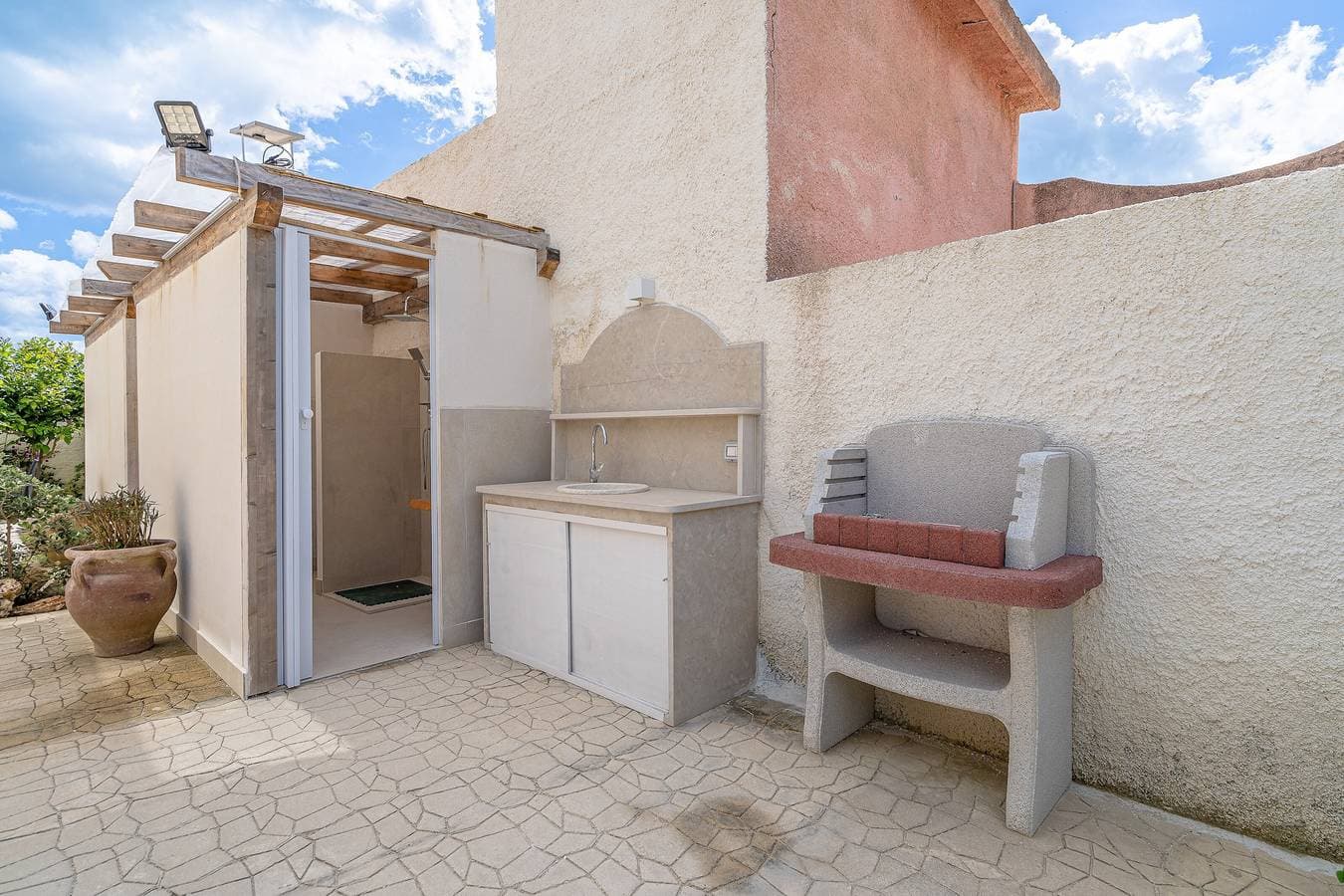 Foto 6 von 27: Apartment 'Marzamemi 1 mit privatem Garten', WLAN und Klimaanlage
