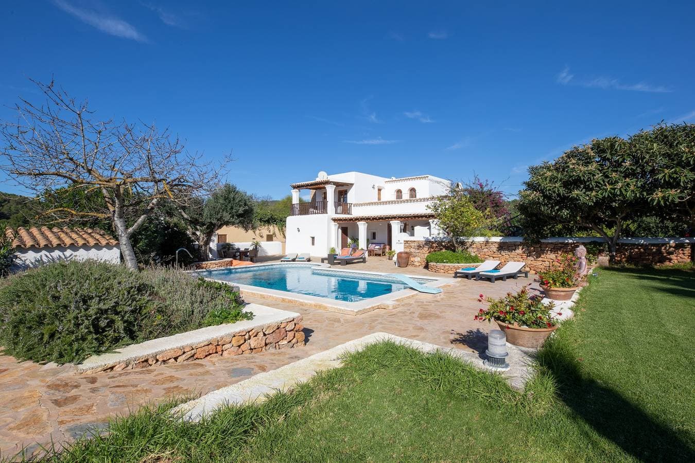 Foto 3 von 31: Gemütliche Finca mit Pool, Padel- und Fußballplatz - Can Gat Ibiza