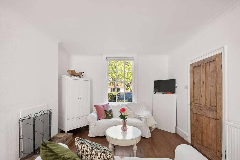 Foto 8 von 27: Modern 2 Bed Windsor Home - Sleeps 4 - Parking
