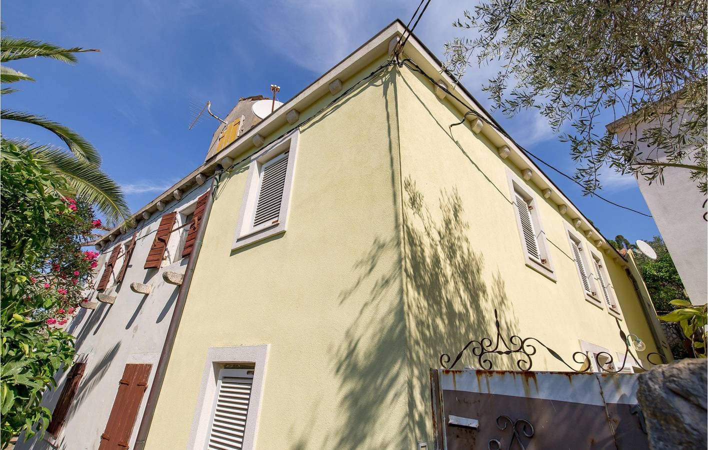 Foto 2 von 21: Gemütliche Ferienwohnung mit Terrasse, 2 km vom Strand von Valdarke entfernt