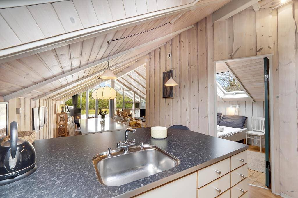 Foto 10 von 22: Gemütliches, helles Haus mit schöner Holzterrasse auf eingezäuntem Grundstück