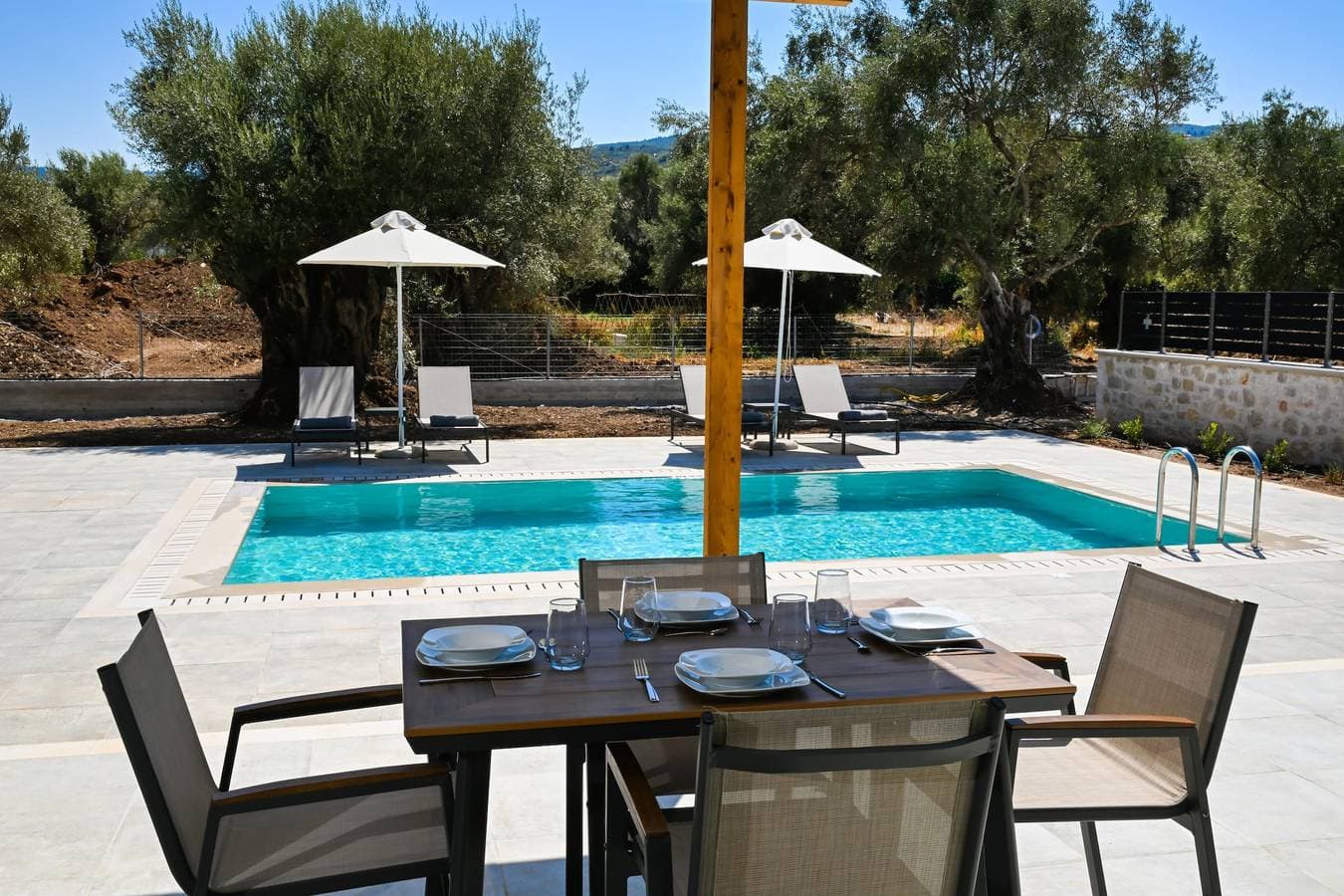 Foto 4 von 55: Villa für 4 Personen mit Pool