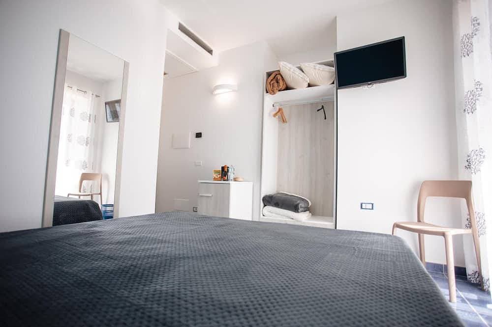 Foto 2 von 11: Zimmer 'Camera Infinito' mit Meerblick, WLAN und Klimaanlage