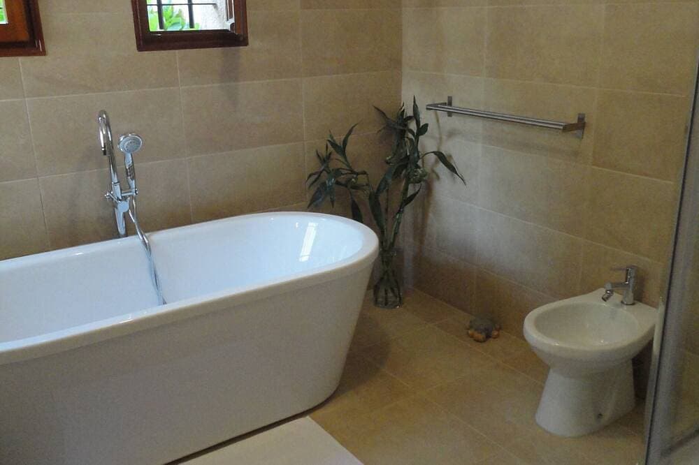 Foto 6 von 24: Wunderschöne Villa mit Pool in traumhafter Allein Gärten, auf privaten Bereich