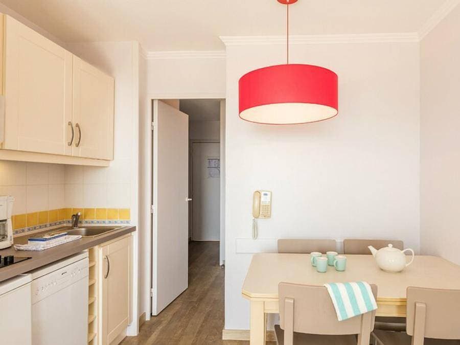 Foto 5 von 29: Pierre & Vacances Résidence L'Ange Gardien - Studio 4 personen - Studio - 1 Schlafalkoven - Terrasse oder Balkon - klimatisiert