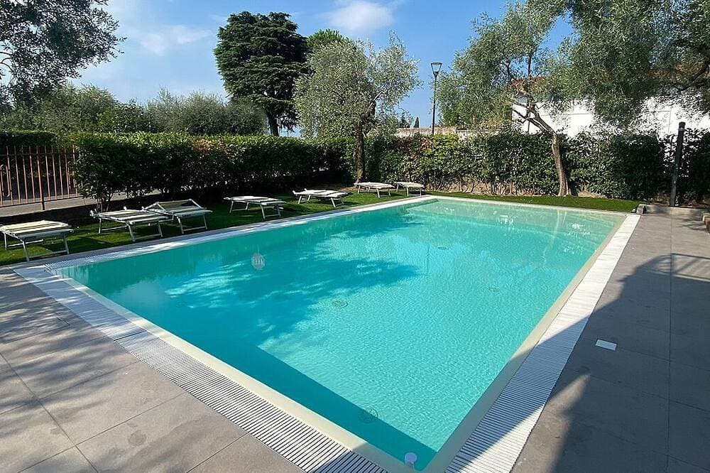 FeWo Farfalla mit Klima, Pool und Parkplatz mit Ladestation 22 kw, 250 Meter See 1