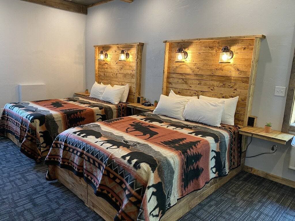 Falls Market Inn Riverview, Bike trail Hotel 2 Queen Beds 4 Mile to Fallingwater 1