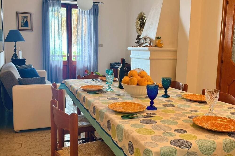 Foto 13 von 30: Villa with Beautiful Private Garden & Breathtaking Sea View