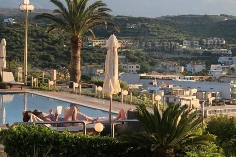Foto 7 von 12: Luxus-Studio mit herrlichem Meerblick und Pool