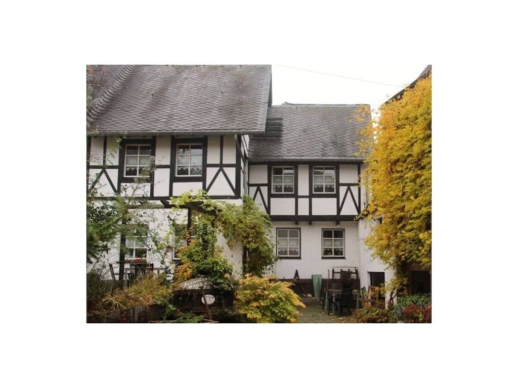 Ferienhaus in Wintrich mit Schwimmbecken 1