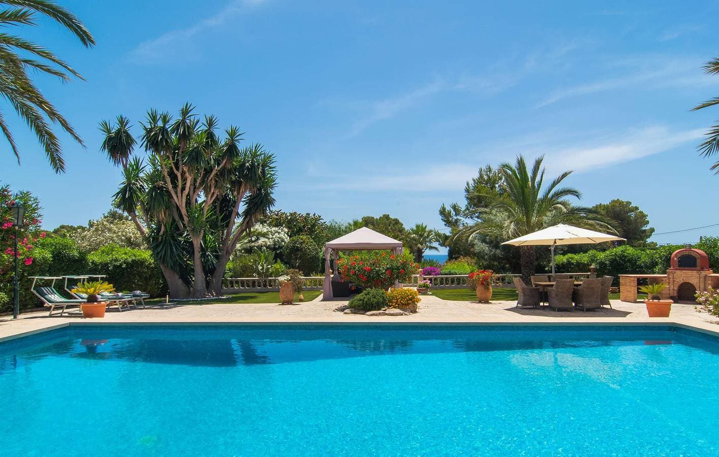 Foto 4 von 51: Modernes Apartment am Meer mit Pool, Terrasse und AC