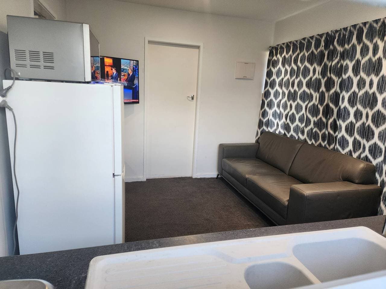 Ganze Wohnung neben dem Park, in der Nähe der Uni und der Stadt - 1 Schlafzimmer, 1 Wohnzimmer, eige... 1