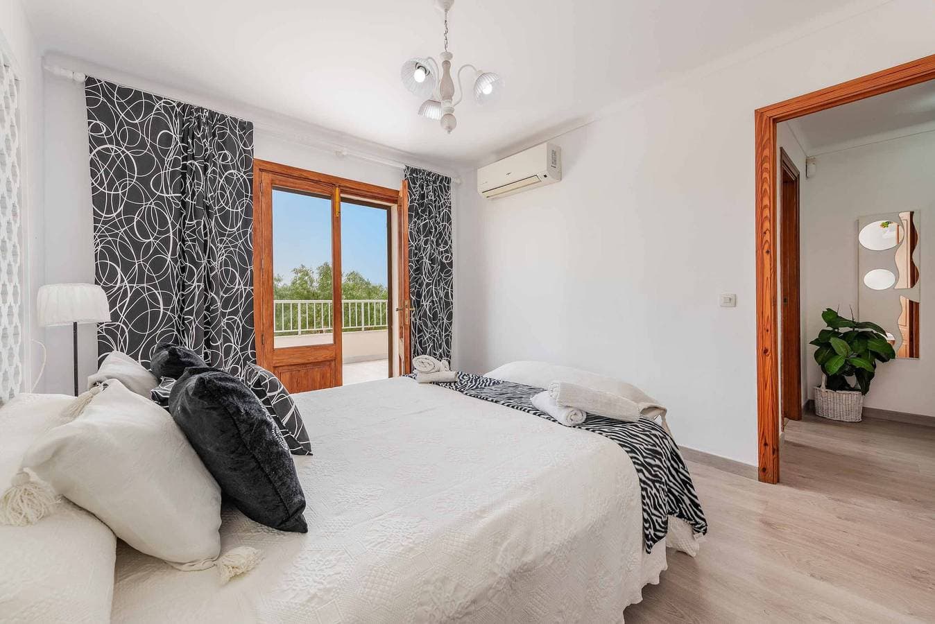 Foto 6 von 23: Villa für 4 Personen mit Balkon