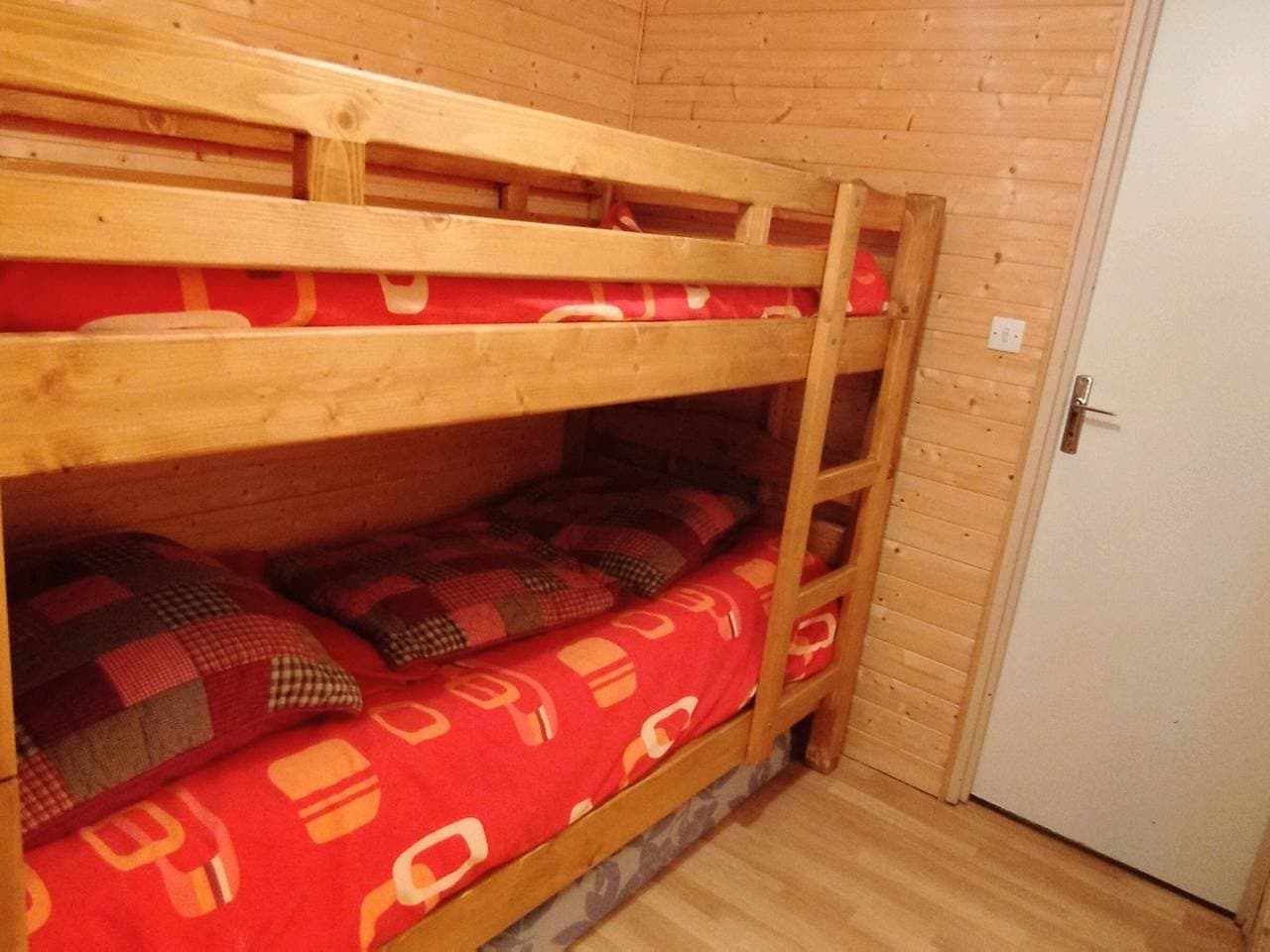 Foto 6 von 7: Apt an der Piste, 4 Pers, 1 Zi, TV, Balkon, Skiraum