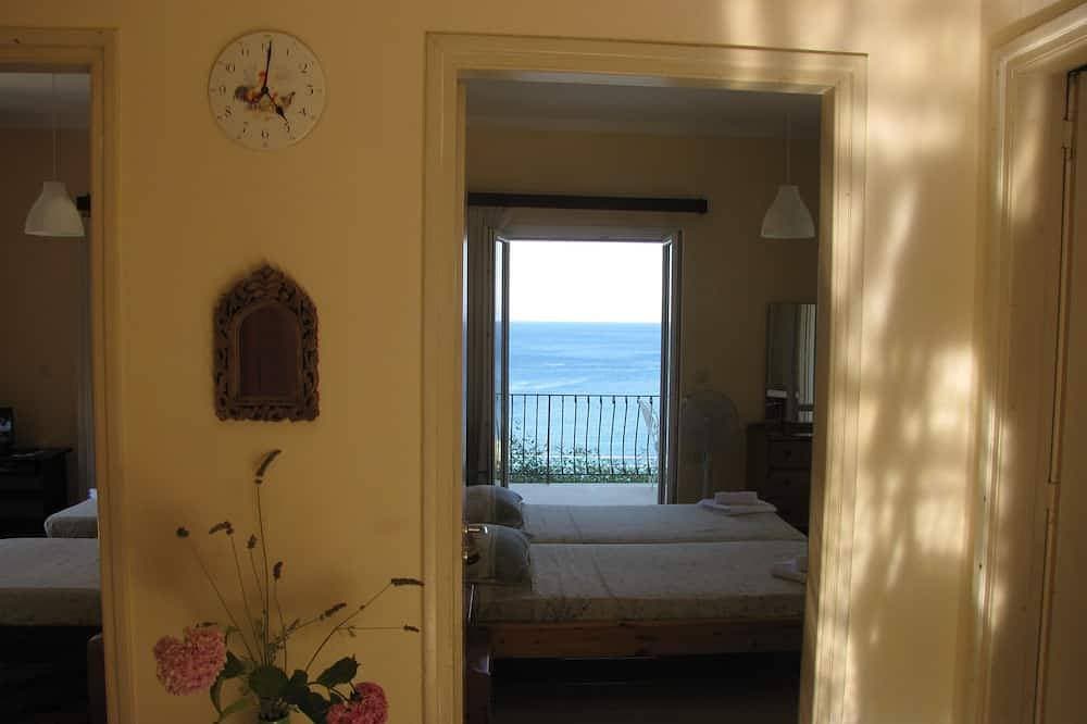 Foto 2 von 26: Villa Margarita on the beach.
