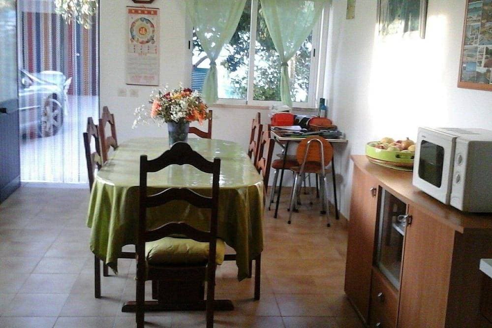 Foto 12 von 22: Hübsche Villa Für 8 Personen Mit Picine Und Privatem Garten 3Km Strände