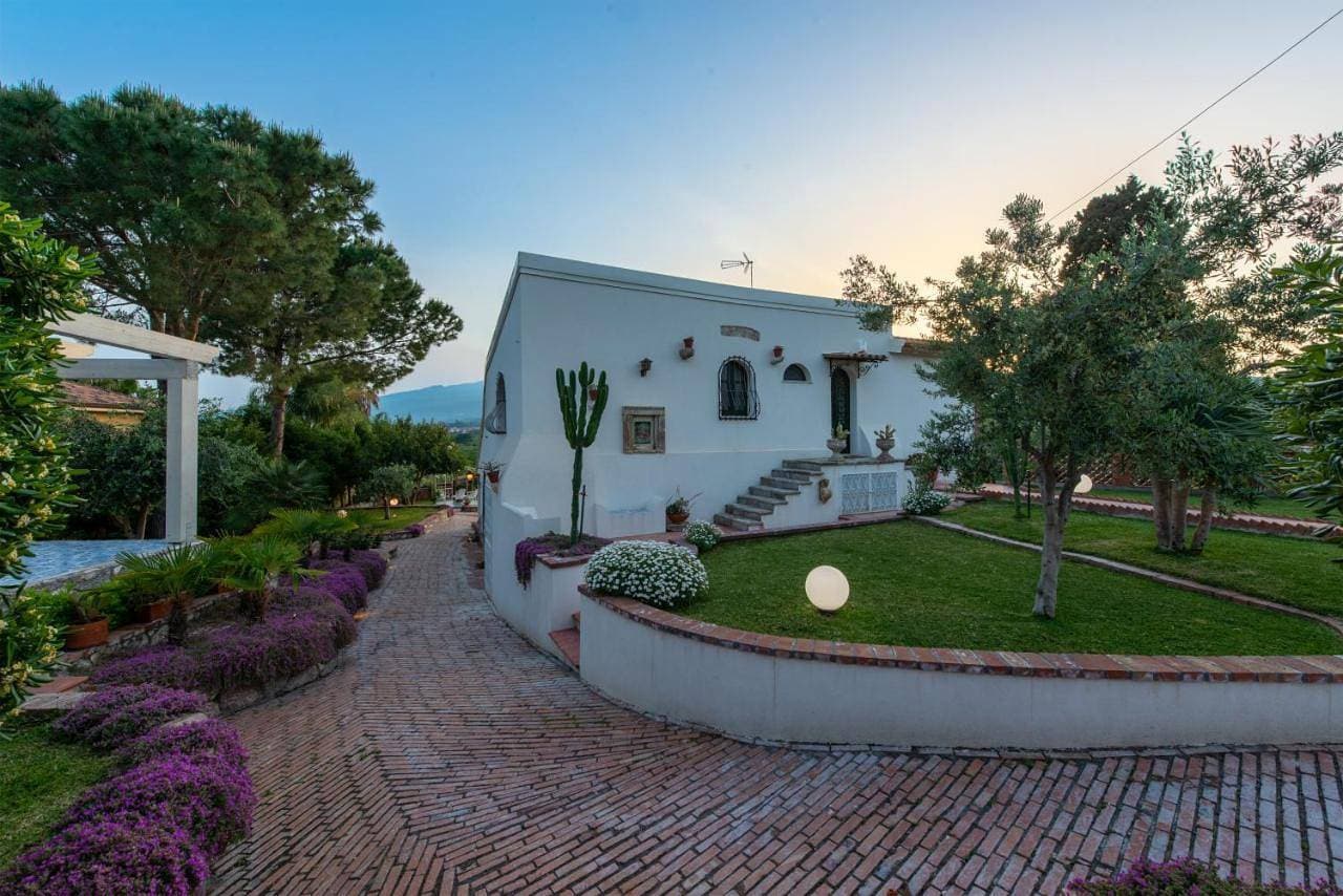 Foto 2 von 5: Four-Bedroom Villa with Private Pool
