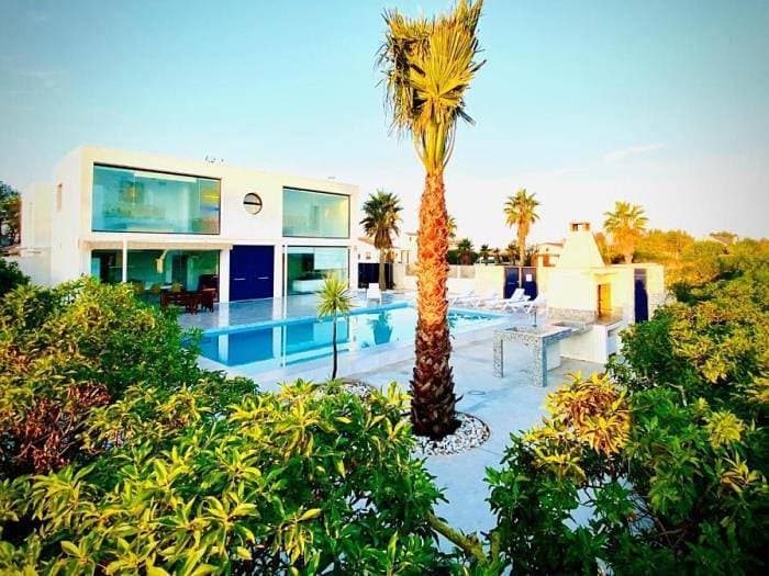 Traumvilla mit Meeresblick und Privatpool 1