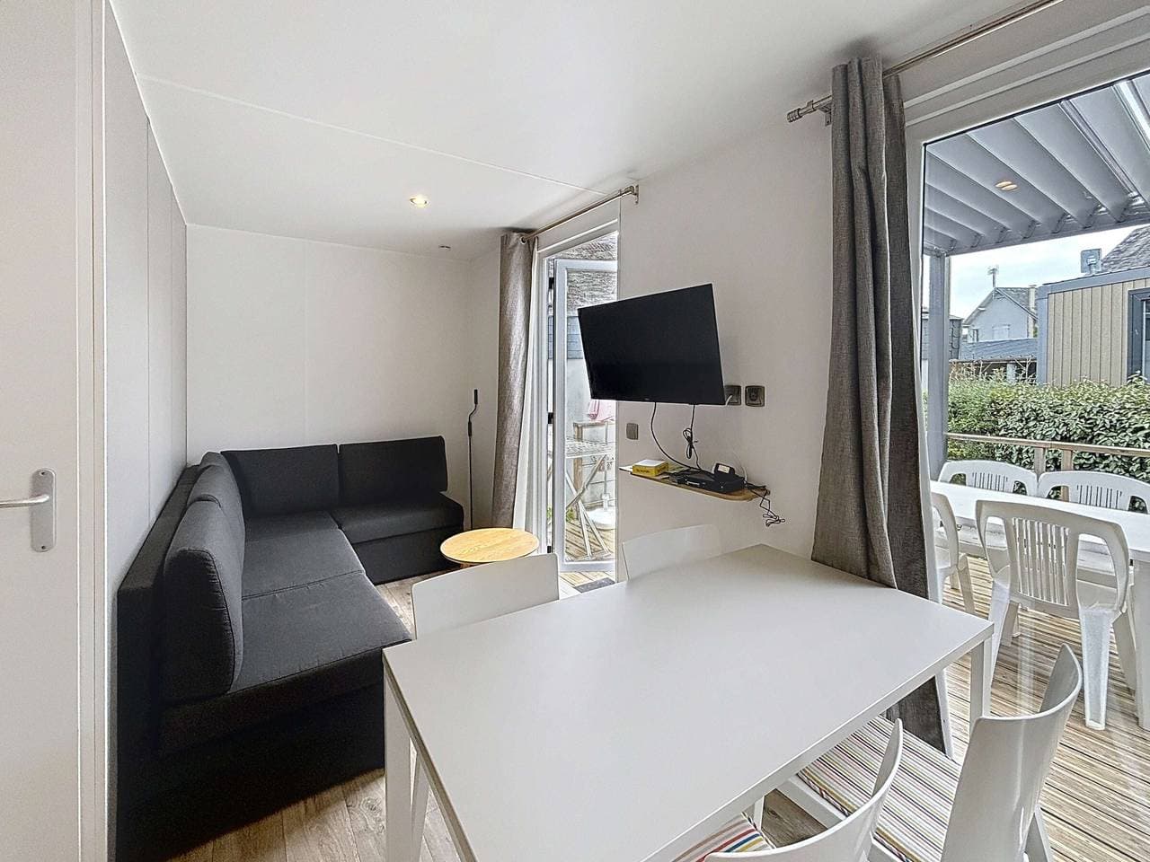 Foto 3 von 16: Mobil-Home Komfort mit Pool, 200m zum Strand, 4 Pers., 2 Sz, Terrasse