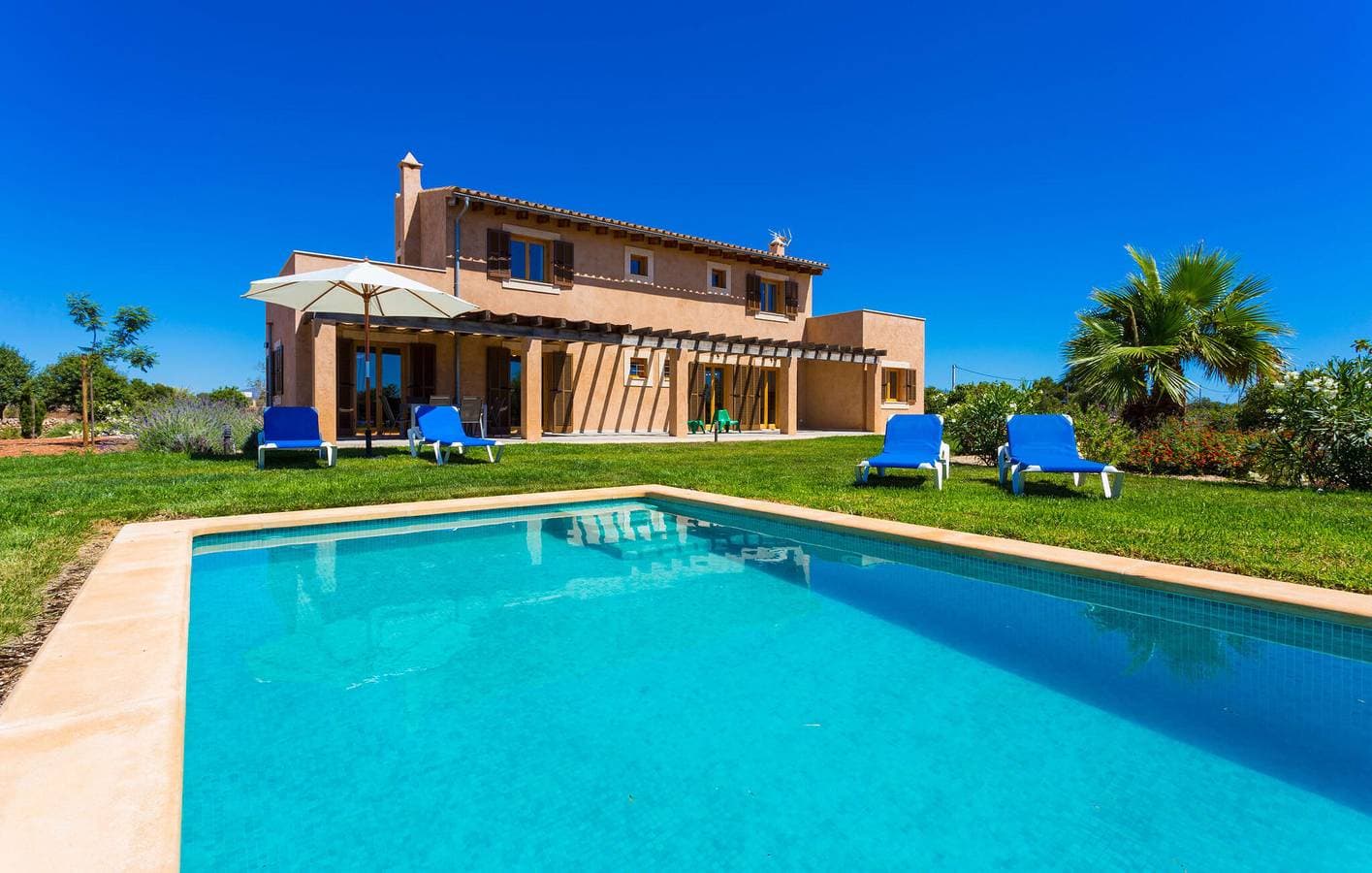 Foto 10 von 51: Gemütlicher Rückzugsort am Strand mit Terrasse, Pool und Wifi