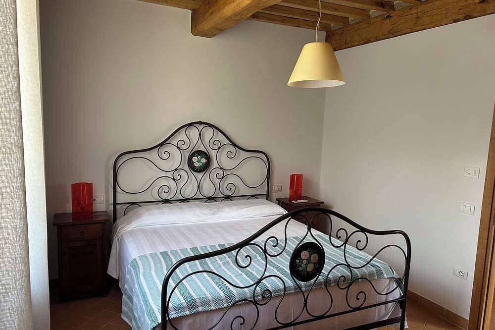 Foto 2 von 27: Leccino Honey Moon Haus mit Pool und Jacuzzi, AC, WIFI Bio-Küche Garten