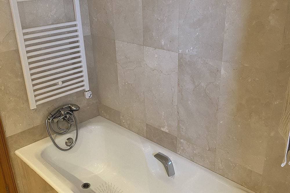 Foto 7 von 30: Elegante 3-Schlafzimmer Villa in 1. Meereslinie mit atemberaubenden Blick