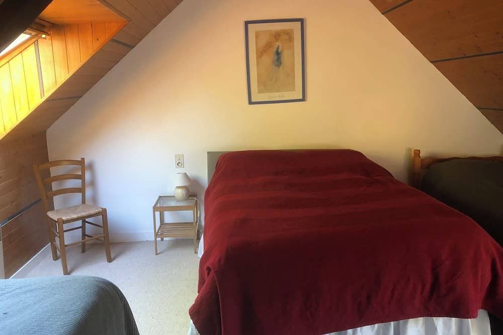 Foto 5 von 25: Beautiful Rural Cottage with Pool  3 bed, 2 bath own gardens. Ideal for families