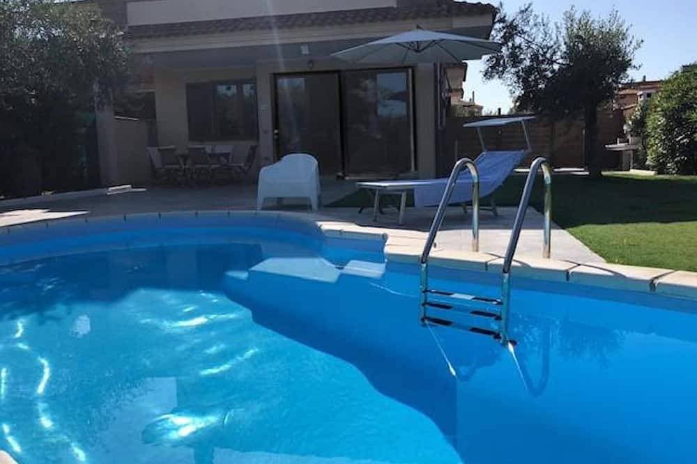 Villa mit Pool in einem ruhigen Dorf in der Nähe des schönen Sandstrandes von Costa Rei 1