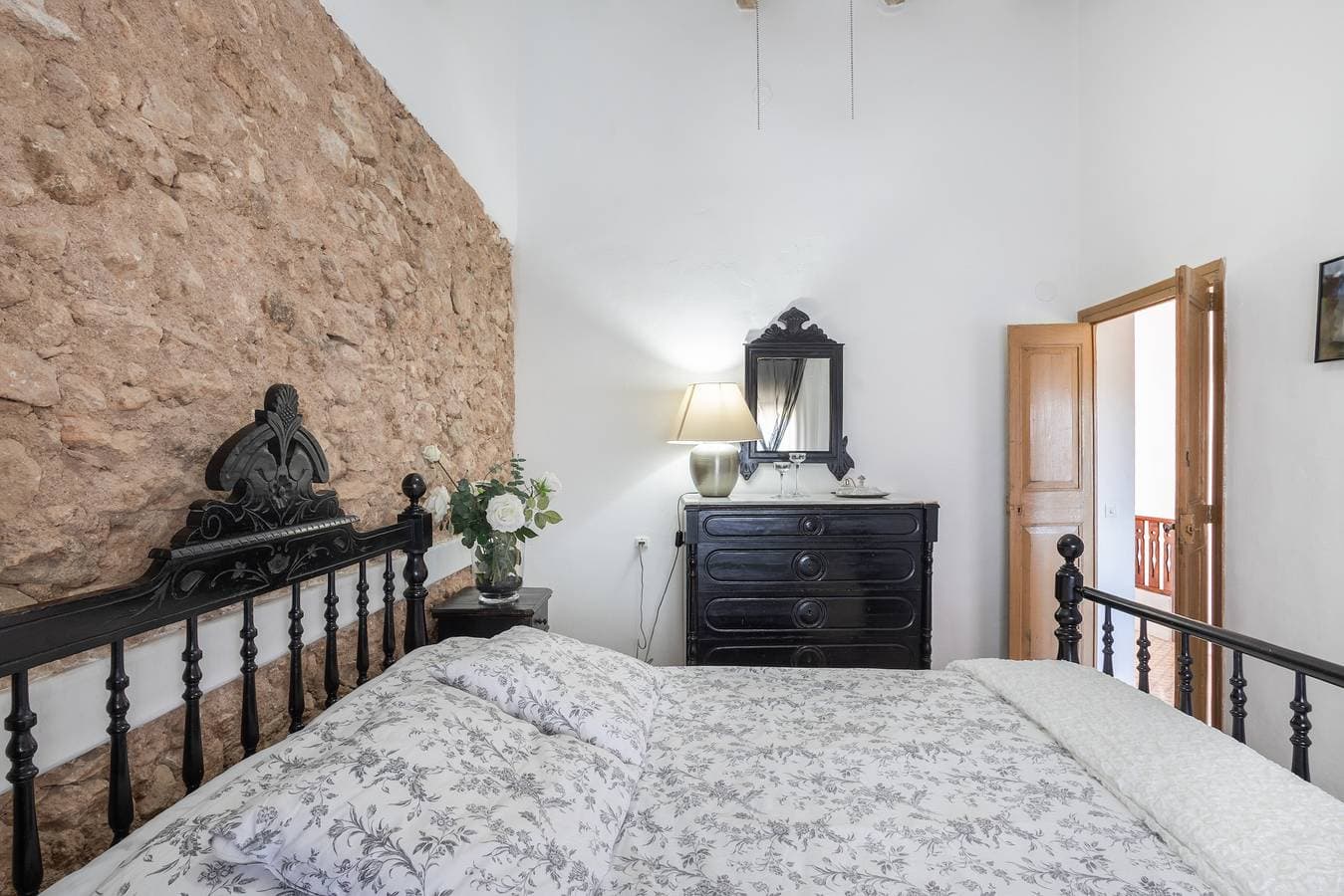 Foto 13 von 38: Finca 'Cal Cabrer' mit Bergblick, Privatem Pool und Wi-Fi