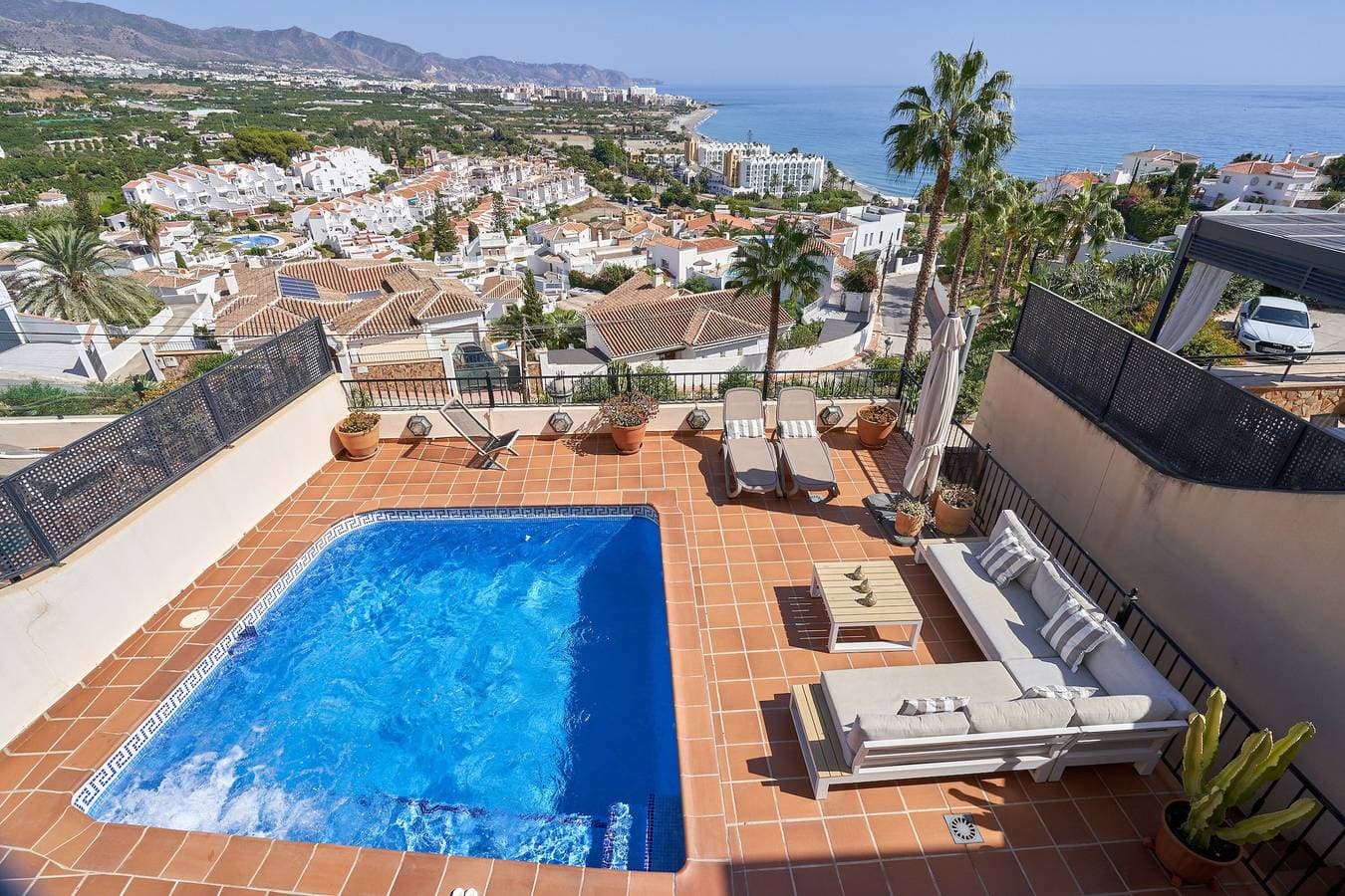 Foto 5 von 42: Frisch renovierte Luxusvilla mit Panoramablick, privatem Pool & fußläufig zum Strand