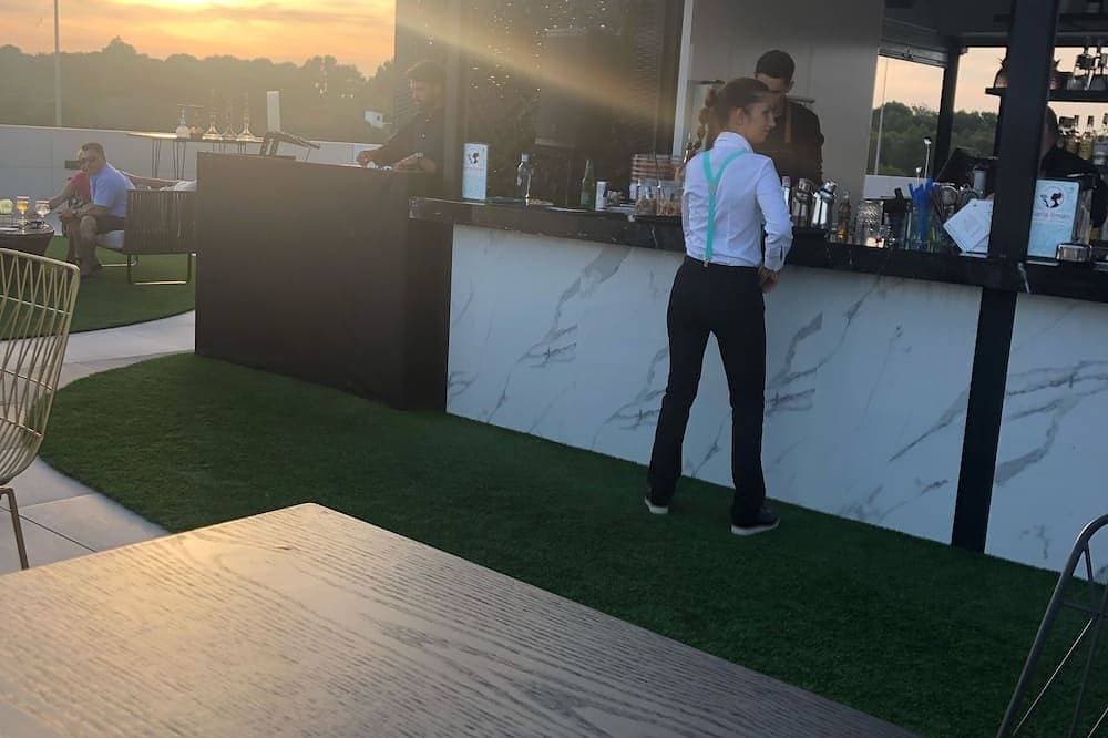Foto 12 von 30: Eine luxuriöse moderne Villa, einen erstaunlichen privaten Pool und einen großen Garten. Sonderpreise 2019