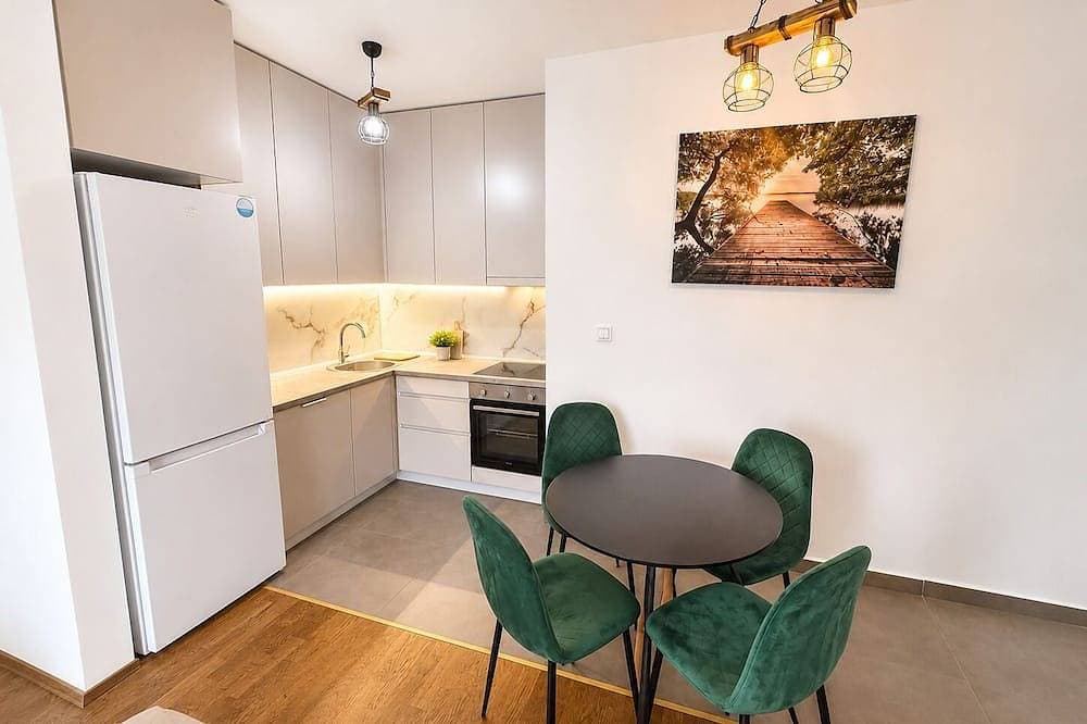 Modern 1-bedroom apartment near Big Fashion Podgorica with AC 1