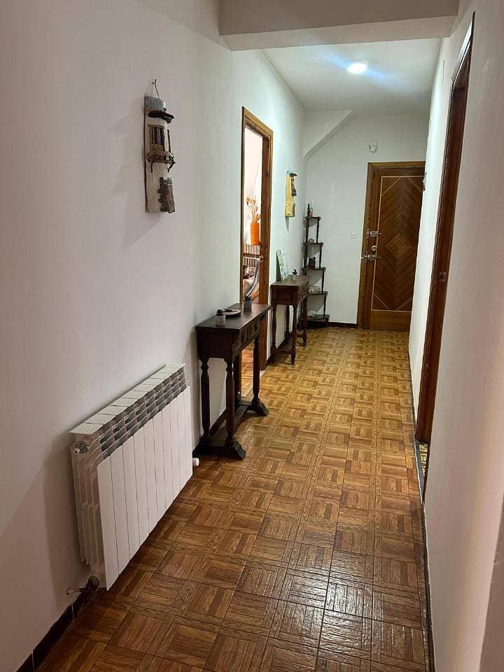 Foto 7 von 42: Three-Bedroom Apartment