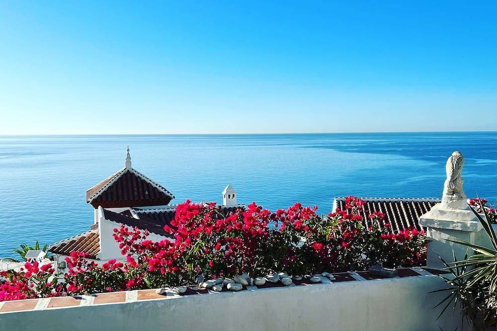 Foto 11 von 30: Spektakulärer Panoramablick auf das Meer in Nerja.