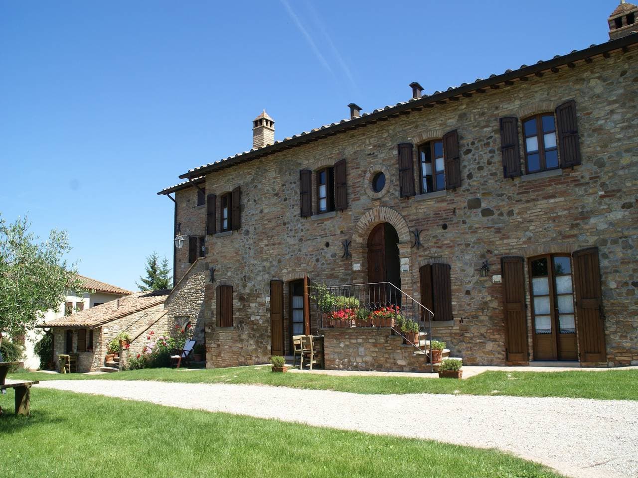 Foto 2 von 38: Ferienhaus in Montone mit Pool & Terrasse