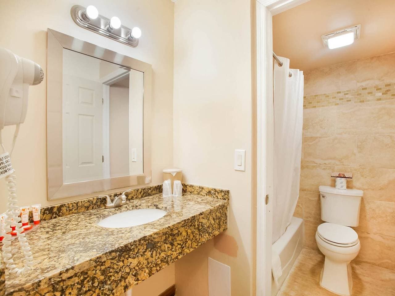 Foto 11 von 15: Cape Coral, Fl | Kingsize-Bett