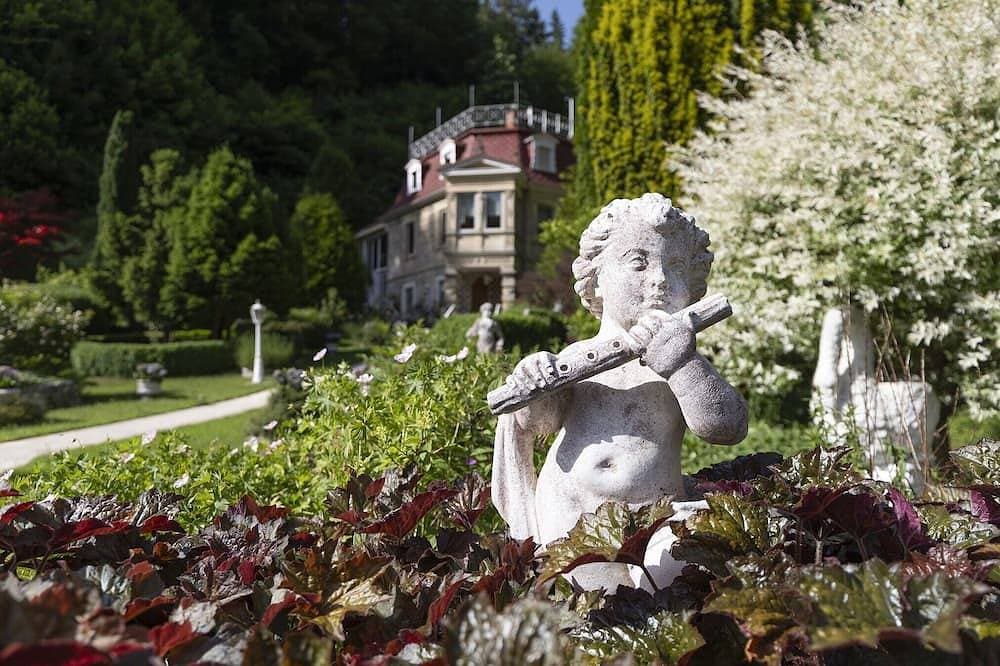 Foto 8 von 18: Ferienwohnung 'Romantik im Schloss' mit Bergblick