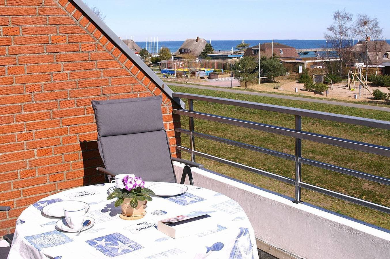 Foto 2 von 25: Traumhafter Blick auf die Ostsee... direkt hinterm Deich!