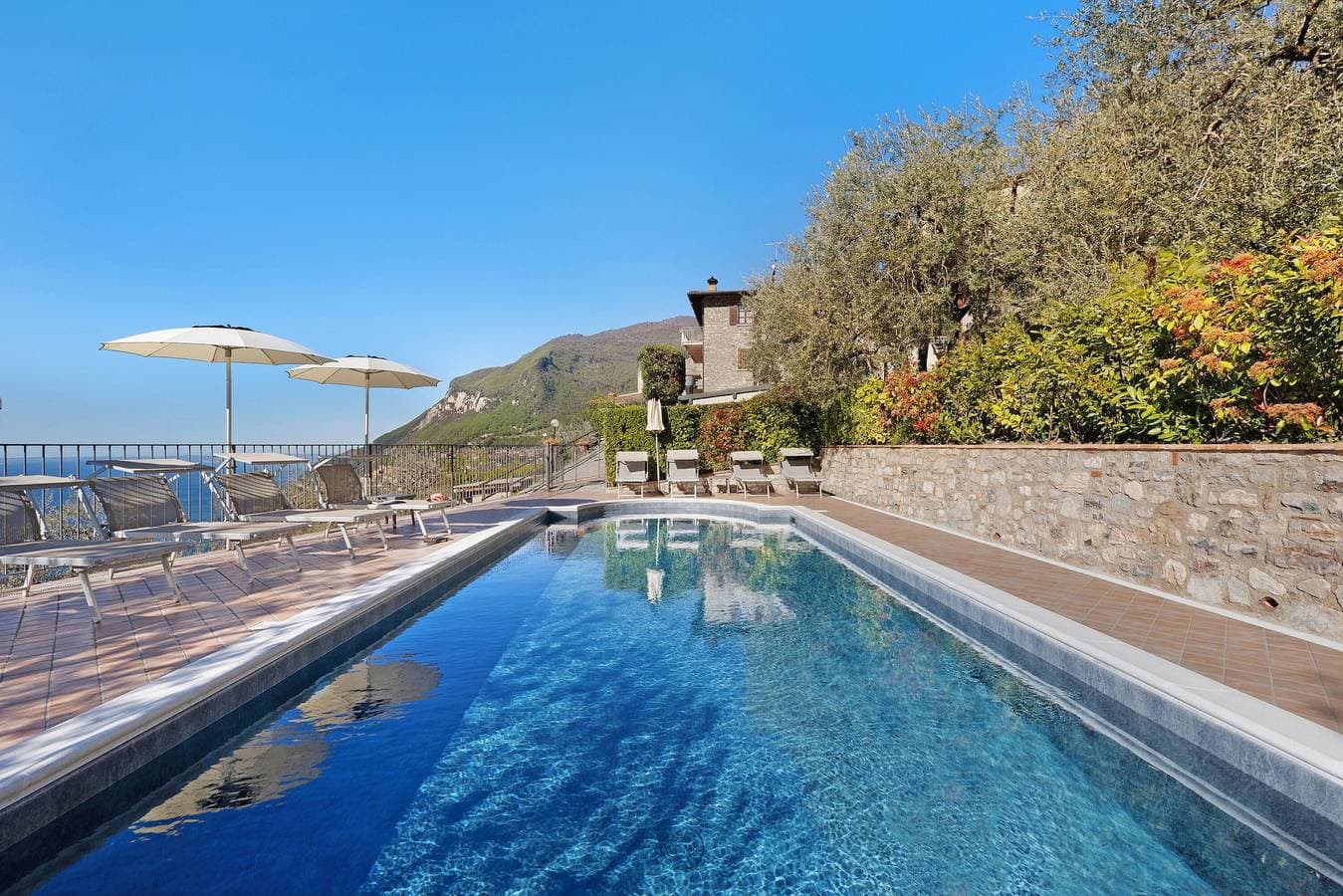 Foto 2 von 40: Ferienwohnung 'Rustico Spagnol 1' mit Seeblick, Pool und WLAN