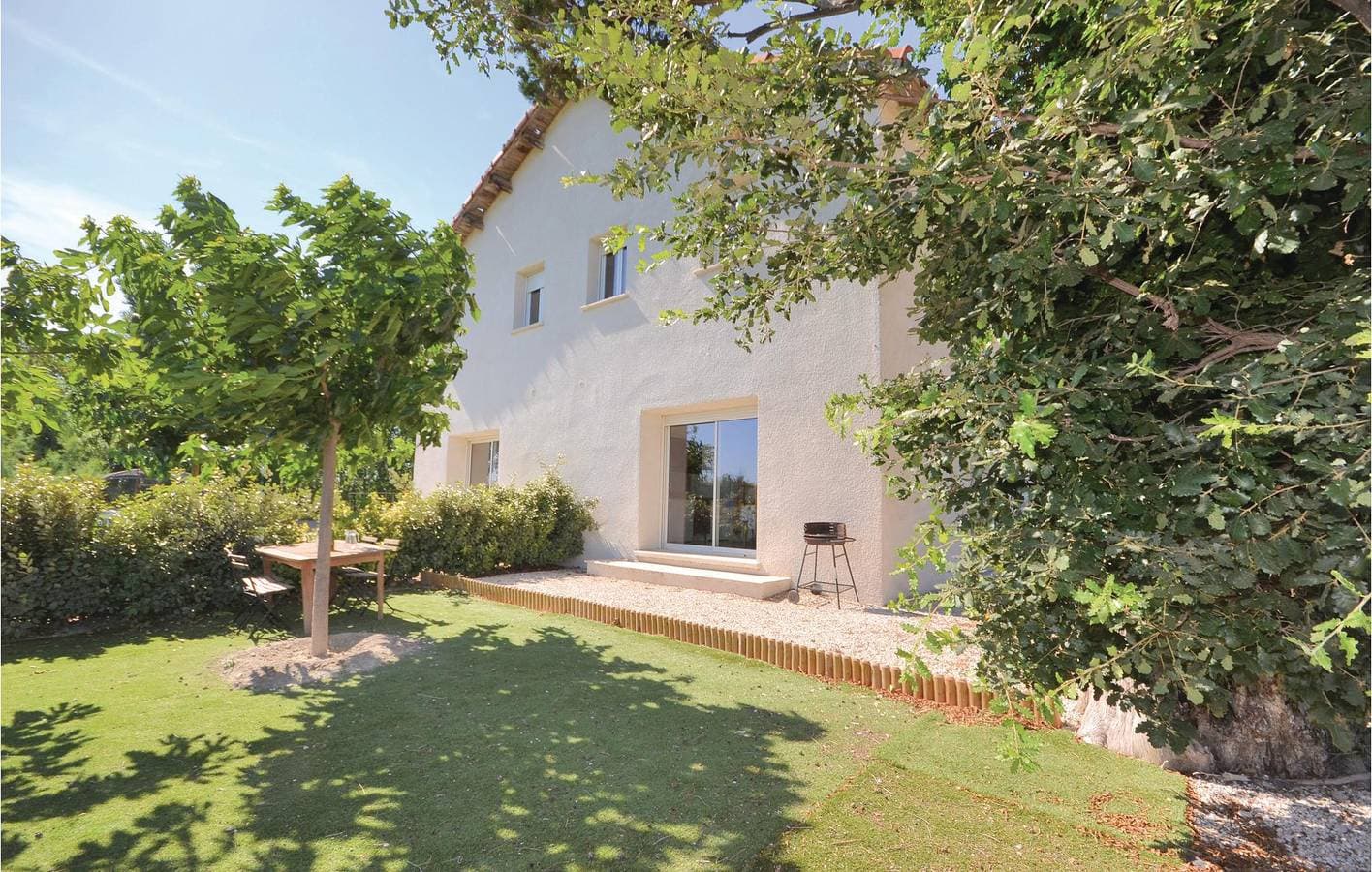 Rhone-Side Wohnung: AC, Pool, Parkplatz & WiFi! 1