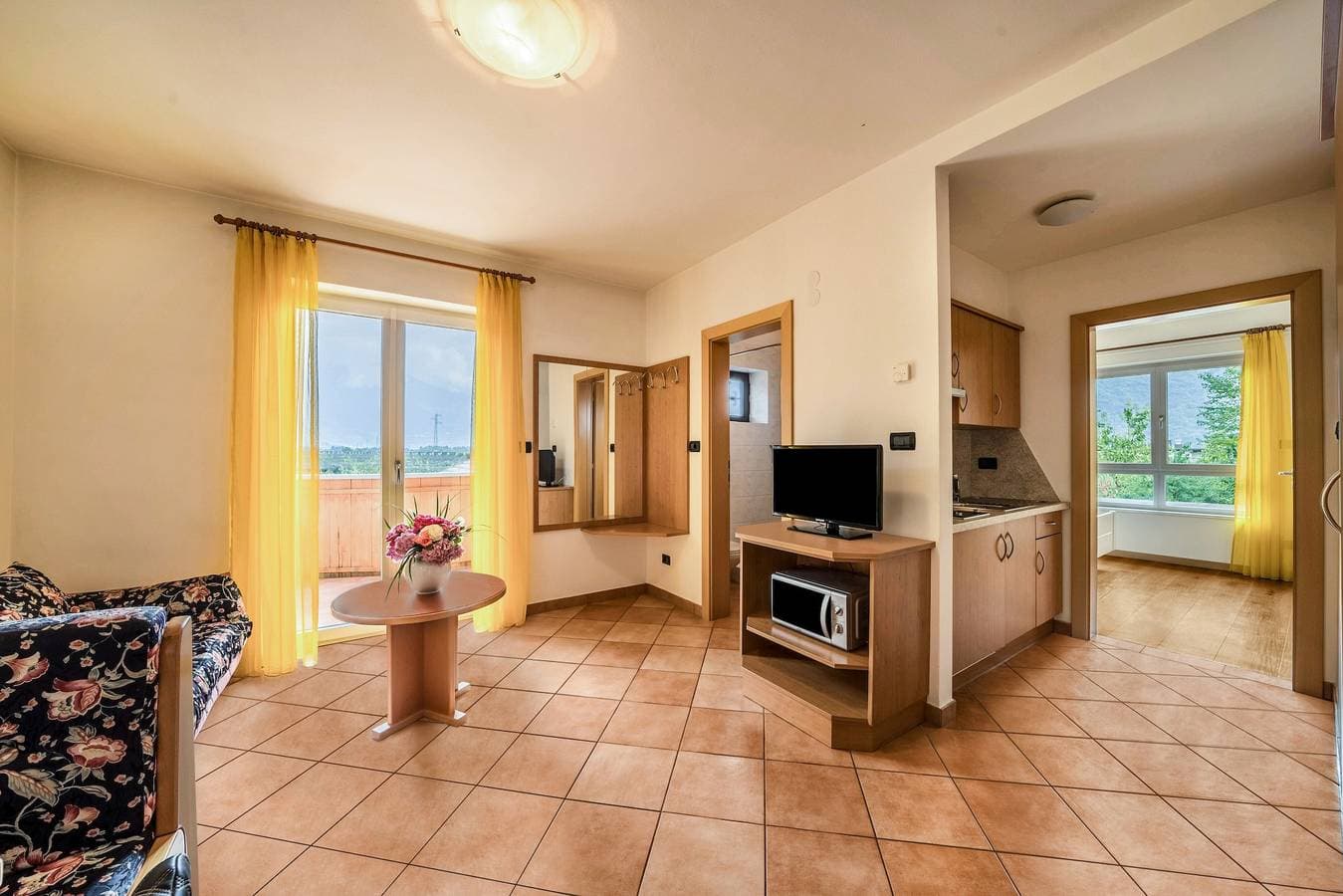 Foto 3 von 26: Ferienwohnung "Weinsepphof 2" mit Bergblick, Pool, WLAN, Garten & Balkon